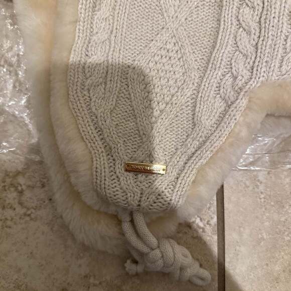 TORY BURCH OATMEAL MELANGE CABLE KNIT TRAPPER GENUINE SHEARLING HAT - Picture 3 of 5